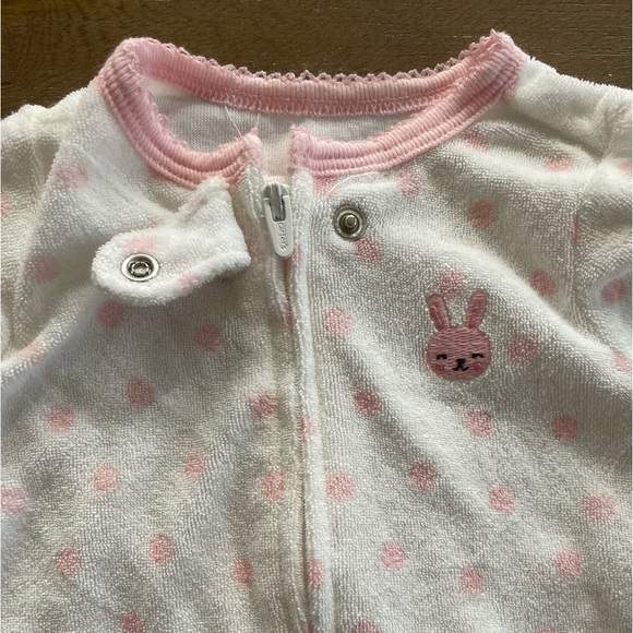 🎀  5 for $30 NWOT Carter’s Towel Material Bunny Footie Zipper Pajamas 6M - Picture 3 of 4